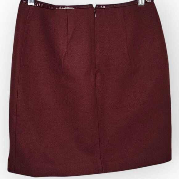 White Hose Black Market Women's Solid Boot Mini Skirt Deep Garnet size 2 NWT - Picture 3 of 7